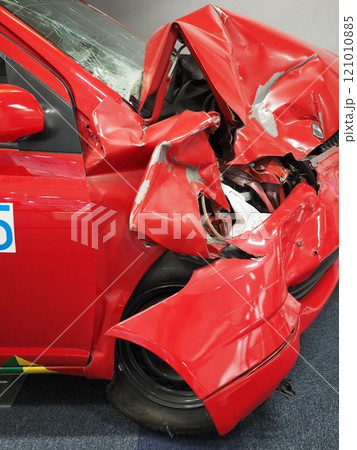 テスト車の事故車両 121010885