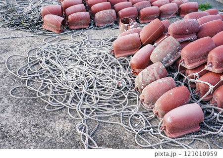 明石海峡の蛸壺（兵庫県淡路市） 121010959