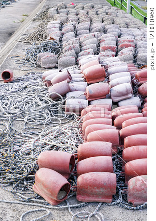 明石海峡の蛸壺（兵庫県淡路市） 121010960