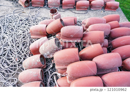 明石海峡の蛸壺（兵庫県淡路市） 121010962