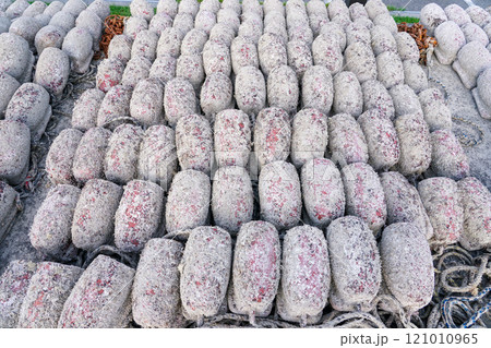 明石海峡の蛸壺（兵庫県淡路市） 121010965