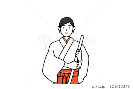 ほうきで掃除する神社の巫女、白衣と緋袴 ほうきで掃除する神社の巫女、白衣と緋袴 121013378