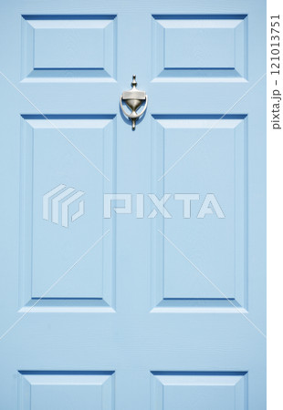 USA, New Jersey, Mendham, Blue front door with brass door knocker 121013751