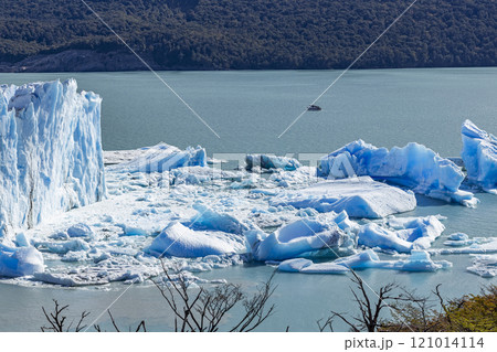 Argentina, Santa Cruz, El Calafate, Perito Moreno glacier ice formations 121014114