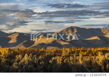 USA, Idaho, Bellevue, Hills in sunlight in Fall near Sun Valley USA, Idaho, Bellevue, Hills in sunlight in Fall near Sun Valley 121014574
