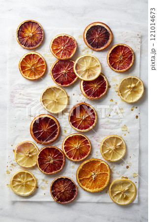 Overhead view of baked citrus slices on baking paper 121014673