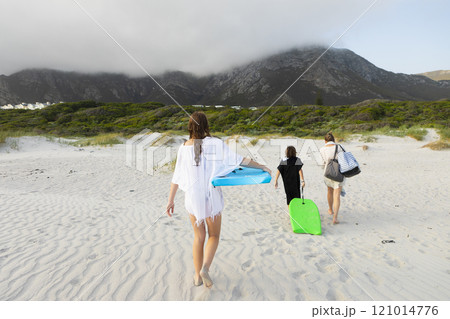 South Africa, Hermanus, Rear view of family walking on beach South Africa, Hermanus, Rear view of family walking on beach 121014776