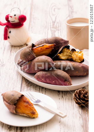 Warm sweet potatoes and winter themed plating 121015887