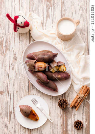 Warm sweet potatoes and winter themed plating Warm sweet potatoes and winter themed plating 121015888