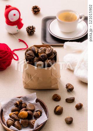 A scene where sweet nights are emotionally plated 121015902