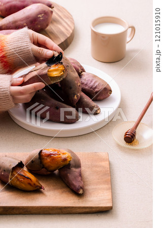 Warm sweet potatoes and winter themed plating Warm sweet potatoes and winter themed plating 121015910