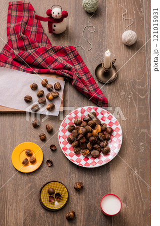 Chestnuts plated with a winter concept Chestnuts plated with a winter concept 121015931