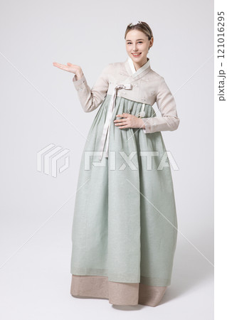 A foreign woman wearing traditional Korean hanbok 121016295