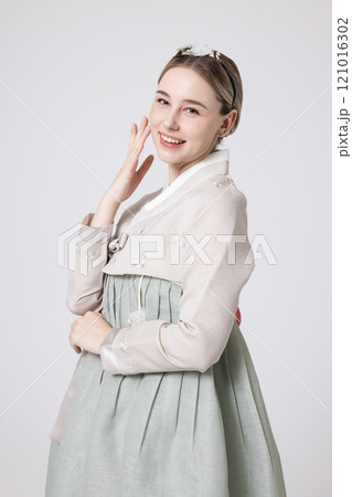 A foreign woman wearing traditional Korean hanbok 121016302