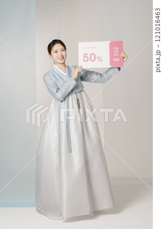 Portrait of a beautiful woman standing holding a shopping coupon while wearing an elegant and elegant hanbok 121016463