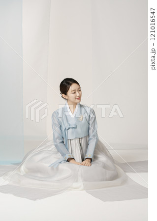 A beautiful woman sitting wearing a luxurious and elegant hanbok A beautiful woman sitting wearing a luxurious and elegant hanbok 121016547