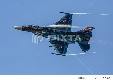 大空を飛ぶ戦闘機 大空を飛ぶ戦闘機 121023652
