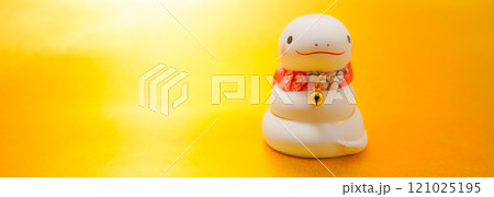 巳年（みどし・へびどし）の年賀状素材 121025195