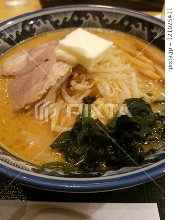 バター乗せ濃厚札幌味噌ラーメン 121025411