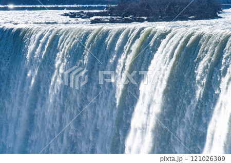 流れ落ちるナイアガラの水 121026309