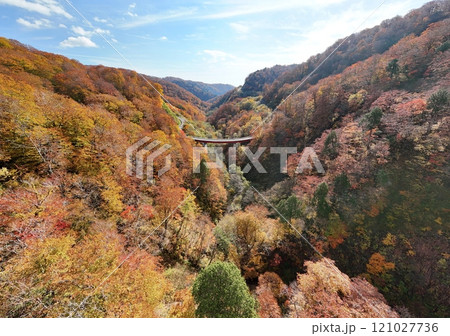 湯浜峠の紅葉 空撮 湯浜峠の紅葉 空撮 121027736