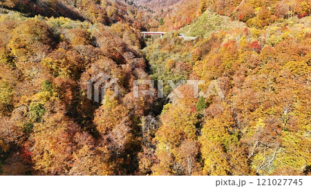 湯浜峠の紅葉 空撮 湯浜峠の紅葉 空撮 121027745