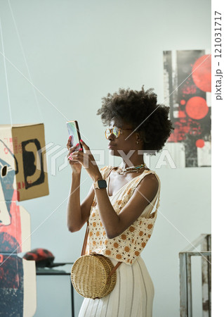 Taking pictures of artworks in gallery Taking pictures of artworks in gallery 121031717