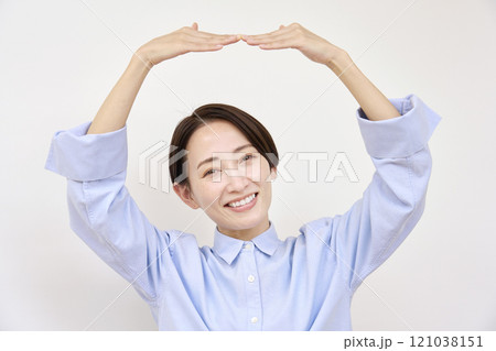 女性　丸印　白背景 121038151