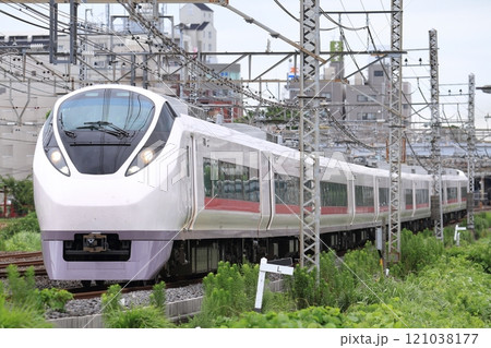 都心と茨城・福島を便利に結ぶ常磐線の特急ひたち号 121038177