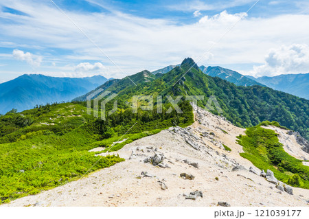 夏の烏帽子岳・南沢岳登山（南沢岳～烏帽子岳） 121039177