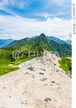夏の烏帽子岳・南沢岳登山（南沢岳～烏帽子岳） 121039179