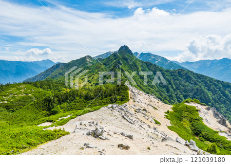 夏の烏帽子岳・南沢岳登山（南沢岳～烏帽子岳） 121039180