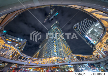 あべのハルカスと阿倍野歩道橋の夜景 あべのハルカスと阿倍野歩道橋の夜景 121040881