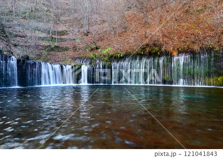 美しき信州長野(岩肌より長い年月を経て湧水する水の流れに見とれて時を忘れる。)軽井沢・白糸の滝 美しき信州長野(岩肌より長い年月を経て湧水する水の流れに見とれて時を忘れる。)軽井沢・白糸の滝 121041843