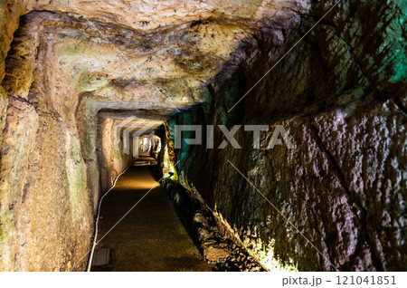 島根 石見銀山　龍源寺間歩 坑道内 121041851