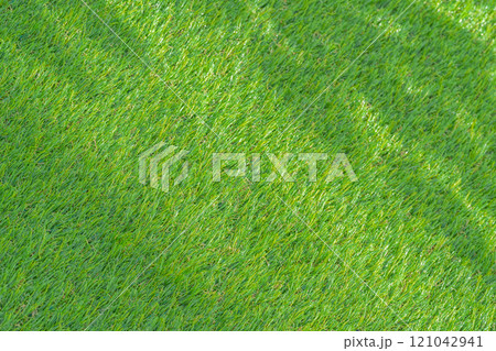 人工芝に木漏れ日 人工芝に木漏れ日 121042941