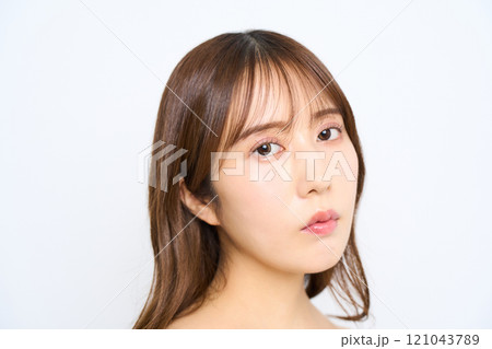 若い日本人女性のファッションポートレート 若い日本人女性のファッションポートレート 121043789