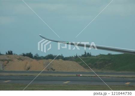 滑走路 ランウェイ 線路 121044730