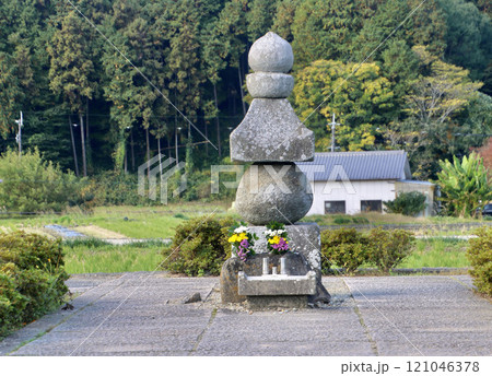 飛鳥寺・蘇我入鹿首塚(奈良県・明日香村) 飛鳥寺・蘇我入鹿首塚(奈良県・明日香村) 121046378