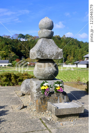 飛鳥寺・蘇我入鹿首塚(奈良県・明日香村) 飛鳥寺・蘇我入鹿首塚(奈良県・明日香村) 121046379