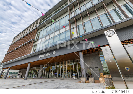 和歌山県和歌山市　様々なイベントが行われる和歌山城ホール 121046418