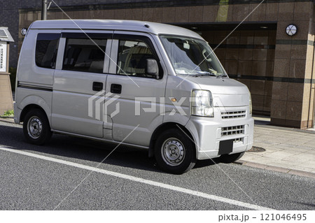 停車している軽貨物(軽バン) 停車している軽貨物(軽バン) 121046495