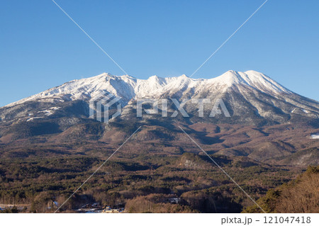 朝日に照らされる冬の御嶽山 121047418