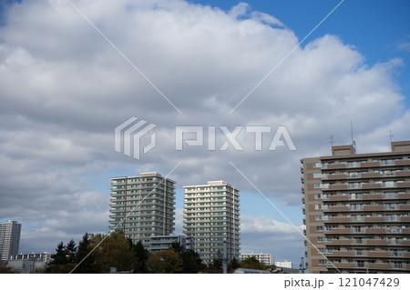 都会のビルと空 都会のビルと空 121047429