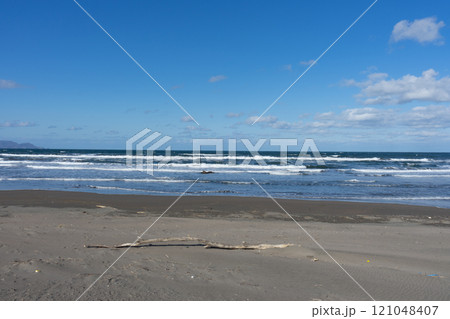 白い波が立つ海の風景 白い波が立つ海の風景 121048407