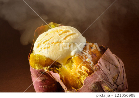 アイスクリームをのせた やきいも 121050909