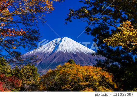 【静岡県_富士宮市_白糸の滝】紅葉と富士山 秋編 11月のタグ 121052097