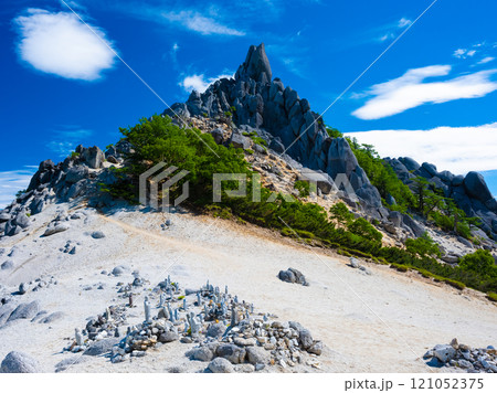 鳳凰三山の地蔵ヶ岳 鳳凰三山の地蔵ヶ岳 121052375