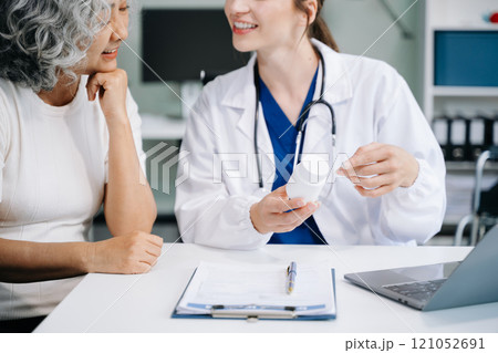 Doctors explain the use of medication to patients. healthcare and medical concept. 121052691