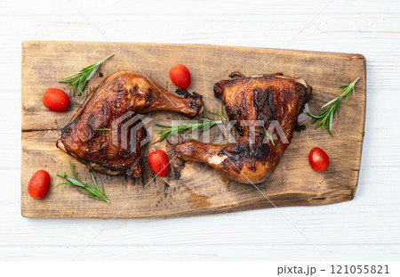 Grilled chicken legs with tomatoes and salad . Top view Grilled chicken legs with tomatoes and salad . Top view 121055821